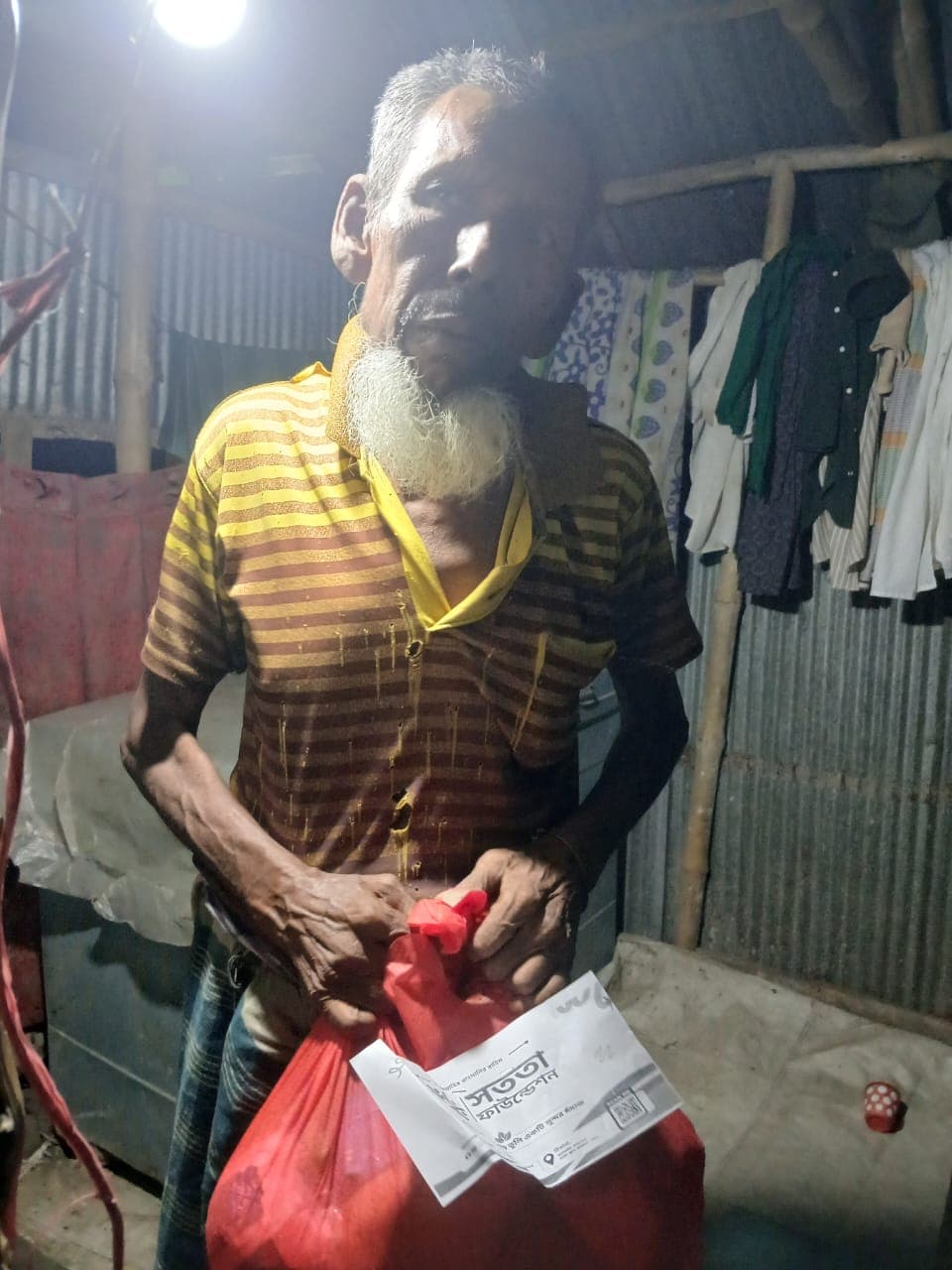 ত্রাণ সামগ্রী প্যাকেজিং